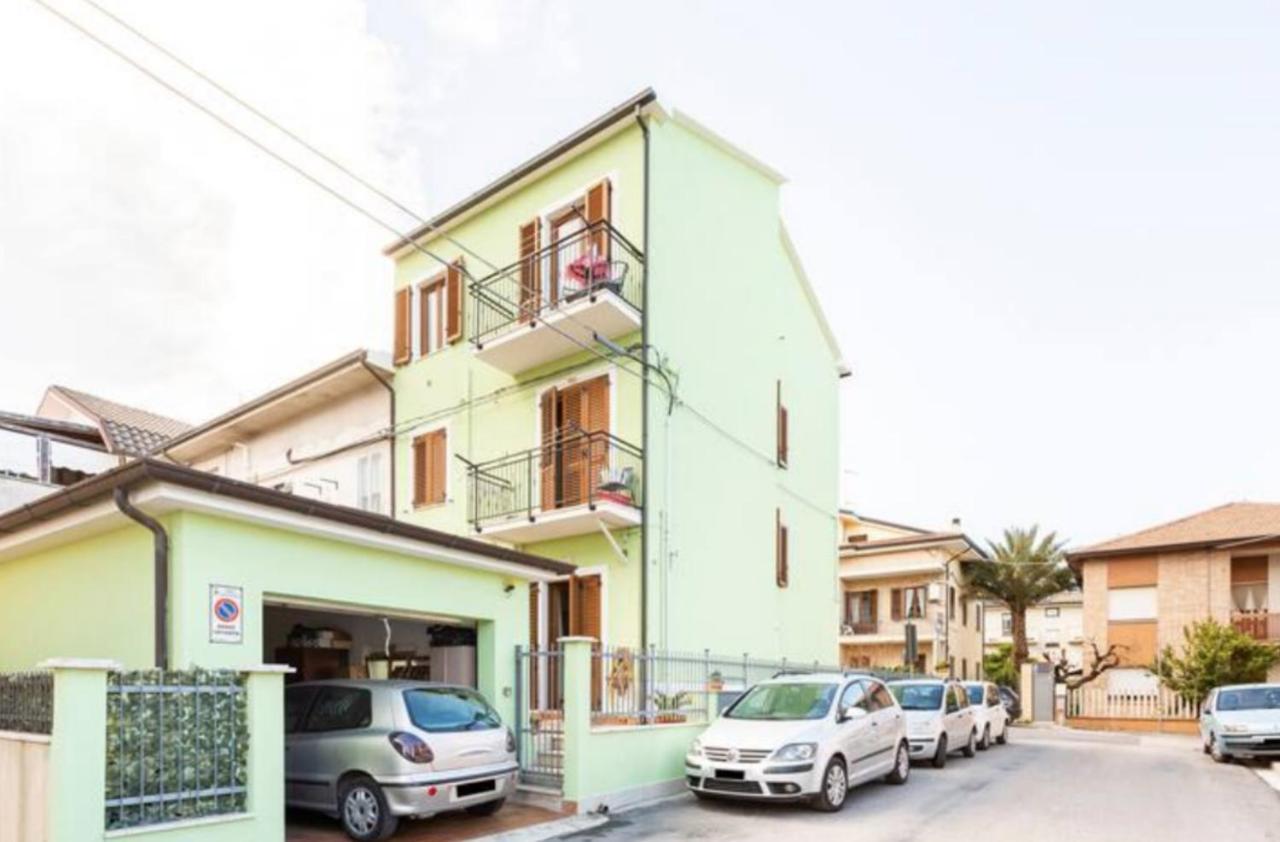 Ferienwohnung Casa Lilly Porto SantʼElpidio Exterior foto